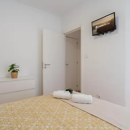 Apartment Calm Sunny House With Terrace