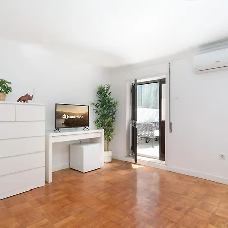 Calm Sunny House With Terrace